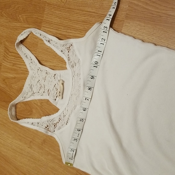 💥3/$10💥 Hollister Avalon Place Tank in White - Picture 2 of 7
